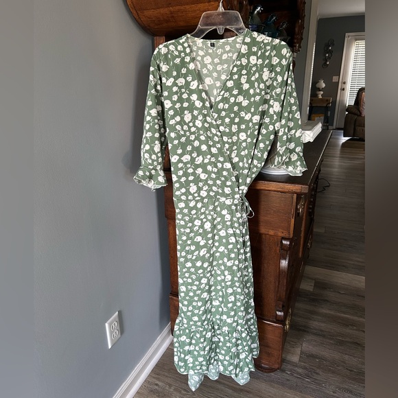 NWOT Lapentry Green Floral Wrap Dress - XL - Unlined - Picture 2 of 6